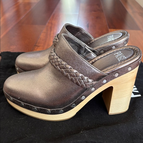 NWOT Paige platform clogs - Picture 4 of 10
